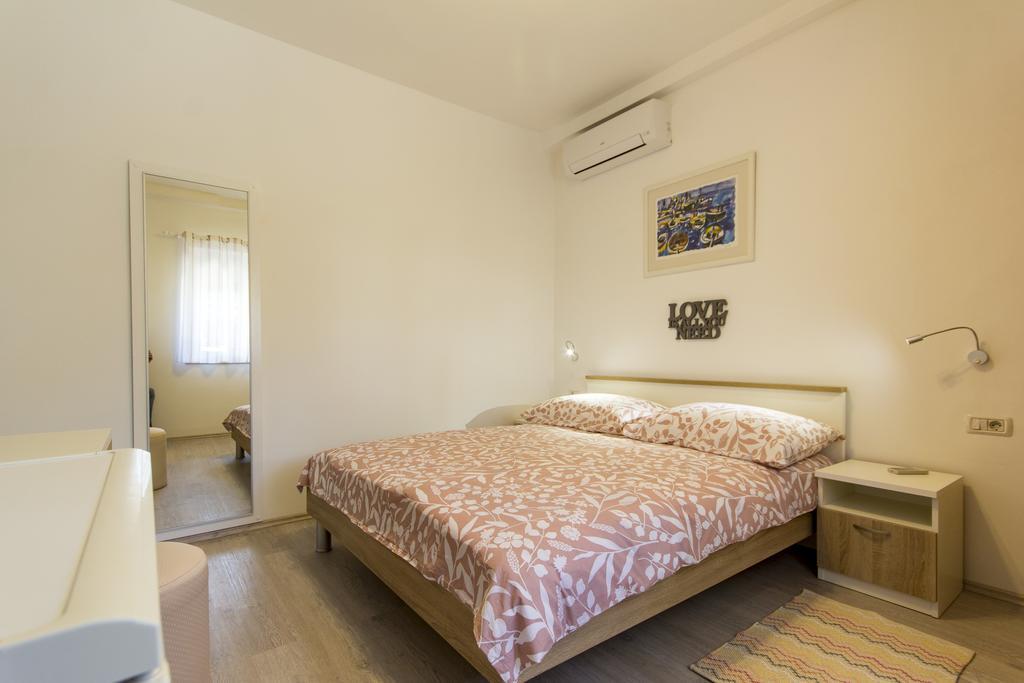 Rooms Vilena Medulin Exterior foto